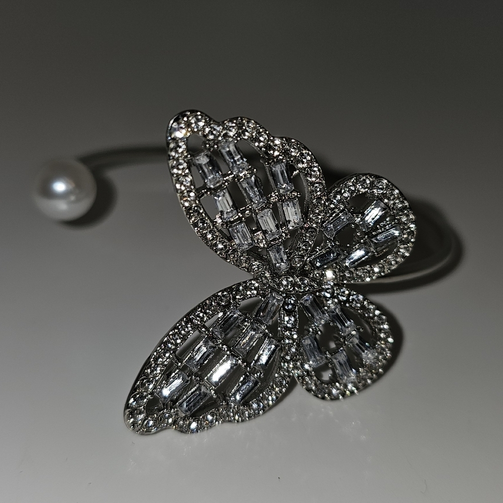 Silvery Beaded Butterfly Bangle Bracelet With Faux Pearl